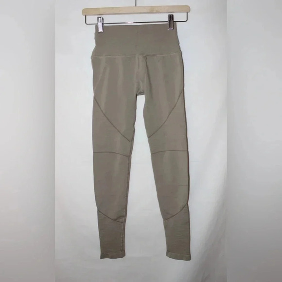 Alphalete Aero Leggings NO SIZE TAG Maybe Small - Picture 1 of 11